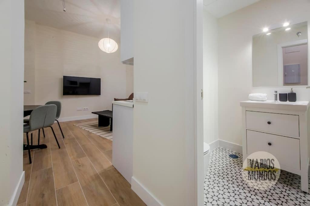 Cozy Y Centrico Apt Para 6Pax En Plaza Del Carmen E2 Madrid Dış mekan fotoğraf